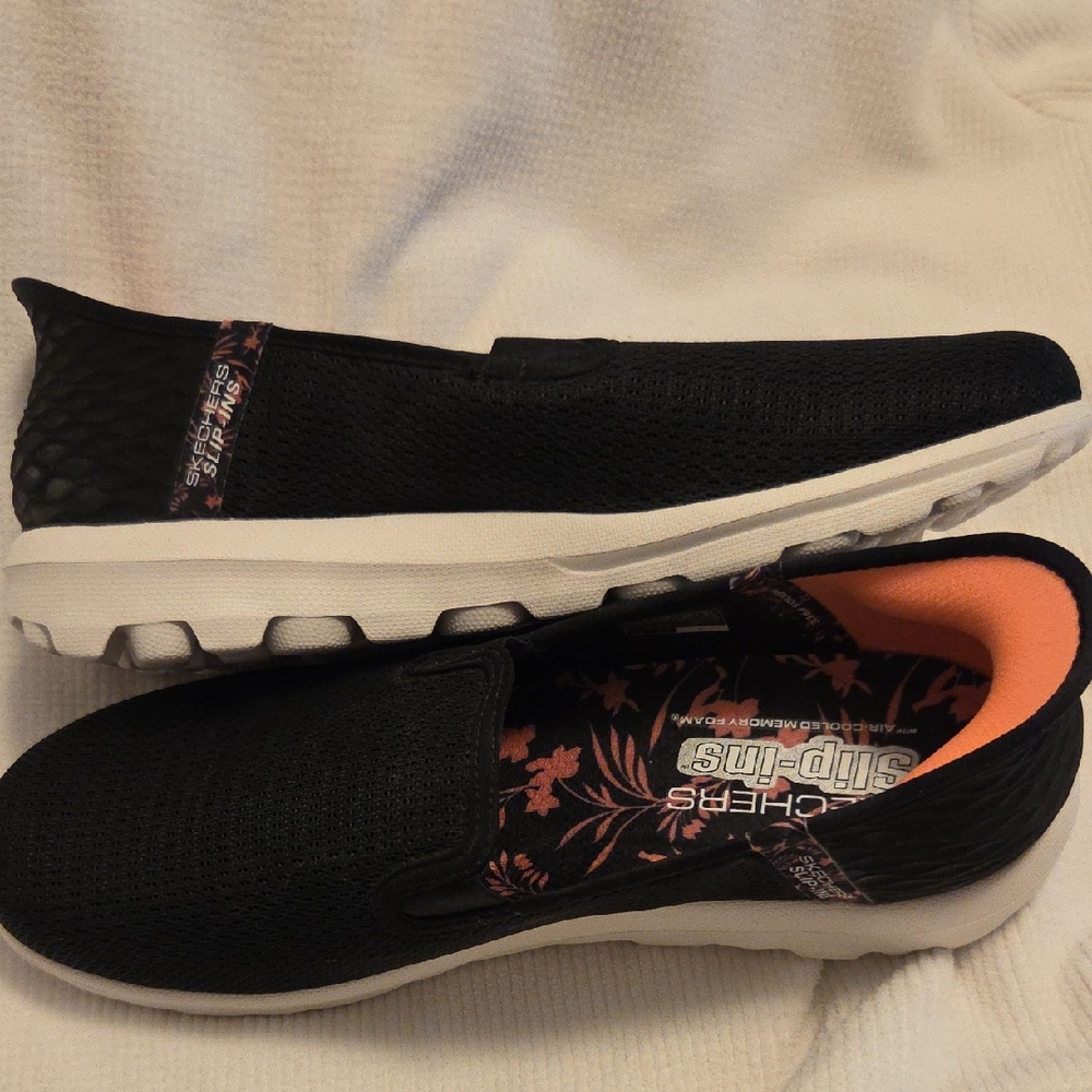 Skechers Black Slip-On Mesh Women’s Sneakers with White Sole